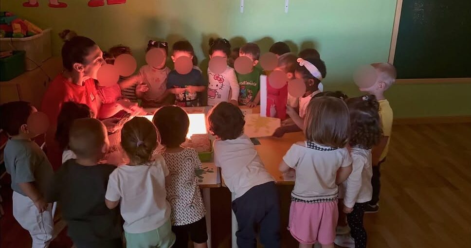 Mesa de luz Montessori